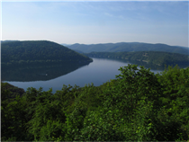 Edersee mit Urwald-Kellerwald<br />Foto: Gerd Simon, Freistadt (A), CC BY-ND